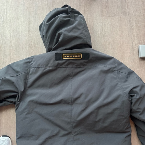 Men’s Canada Goose Chateau Slim Fit Down Parka Graphite XL - Picture 6 of 8